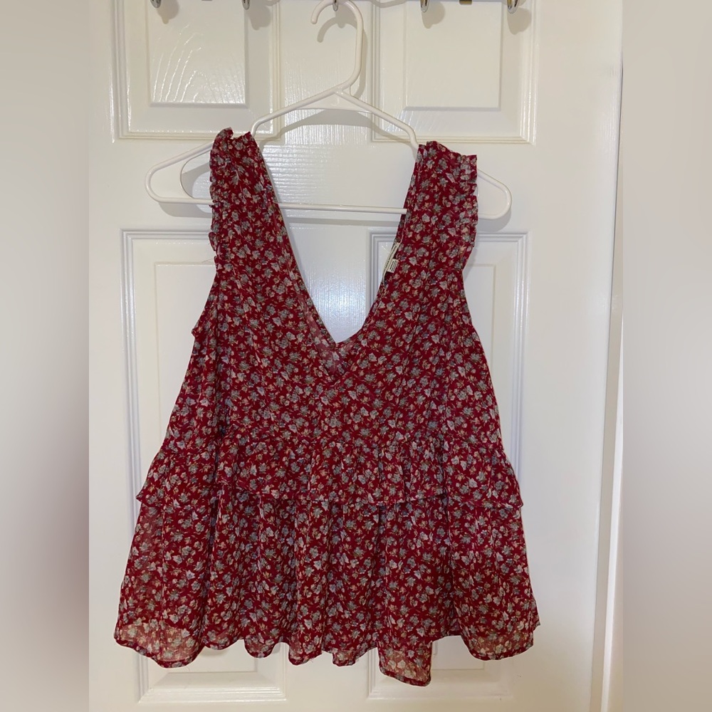 Loose, floral and float V-neck American Eagle tank top